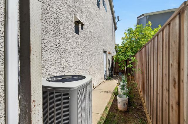 8822 Breaker Point Ct, Elk Grove, CA 95758