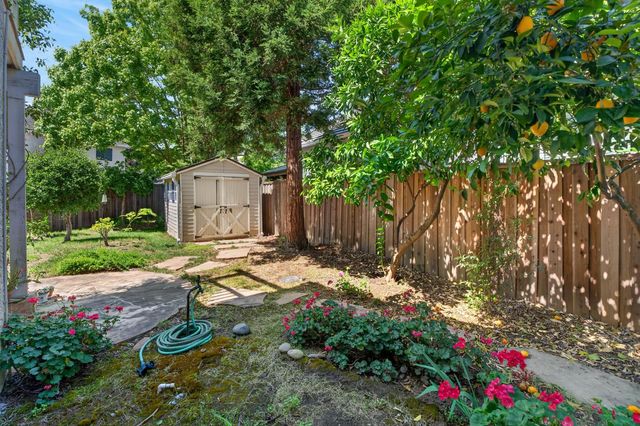 8822 Breaker Point Ct, Elk Grove, CA 95758