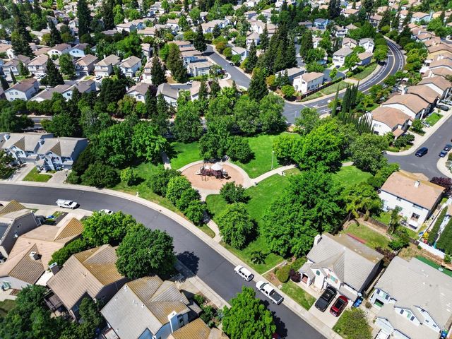 8822 Breaker Point Ct, Elk Grove, CA 95758