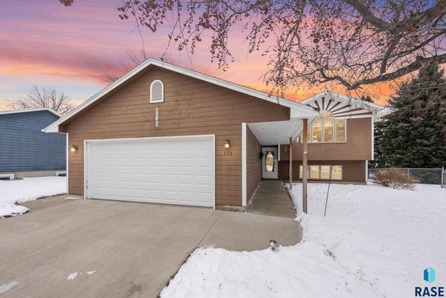 116 W Birchwood Dr Drive, Brandon, SD 57005