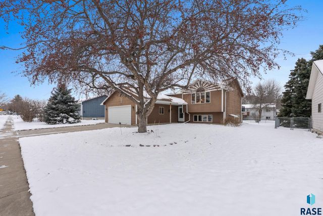 116 W Birchwood Dr Drive, Brandon, SD 57005