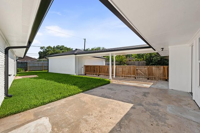 7631 Westwind Lane, Houston, TX 77071
