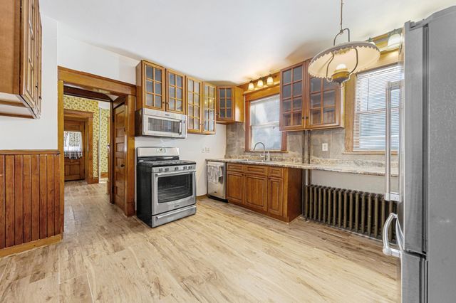 1195 Edgerton Street, Saint Paul, MN 55130