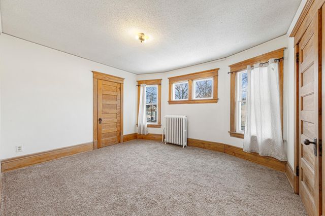 1195 Edgerton Street, Saint Paul, MN 55130