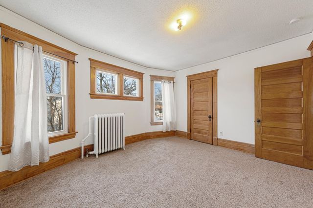 1195 Edgerton Street, Saint Paul, MN 55130