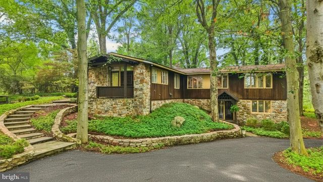 1657 LINDEN OAKS LN, Bethlehem, PA 18015
