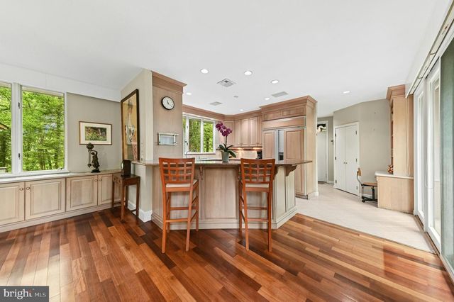 1657 LINDEN OAKS LN, Bethlehem, PA 18015