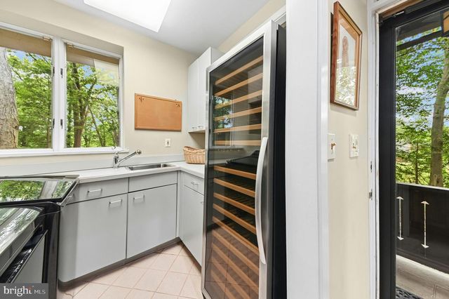 1657 LINDEN OAKS LN, Bethlehem, PA 18015
