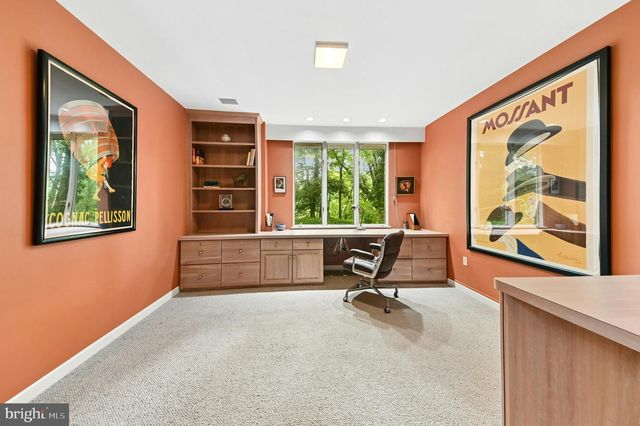 1657 LINDEN OAKS LN, Bethlehem, PA 18015