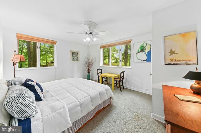 1657 LINDEN OAKS LN, Bethlehem, PA 18015