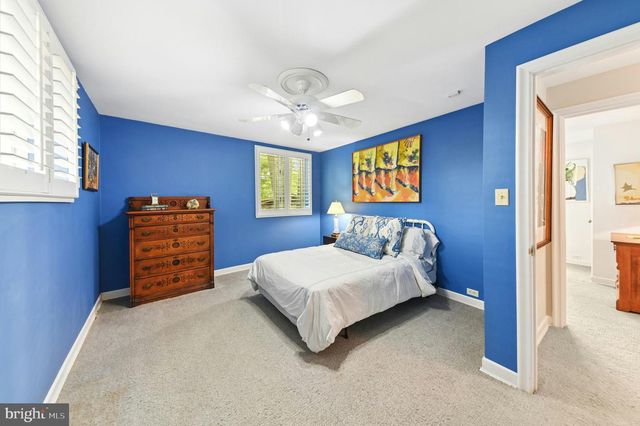 1657 LINDEN OAKS LN, Bethlehem, PA 18015