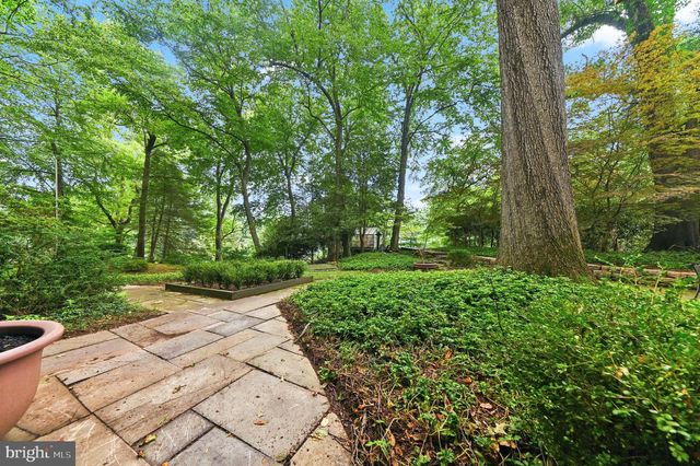 1657 LINDEN OAKS LN, Bethlehem, PA 18015