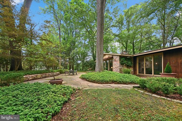 1657 LINDEN OAKS LN, Bethlehem, PA 18015