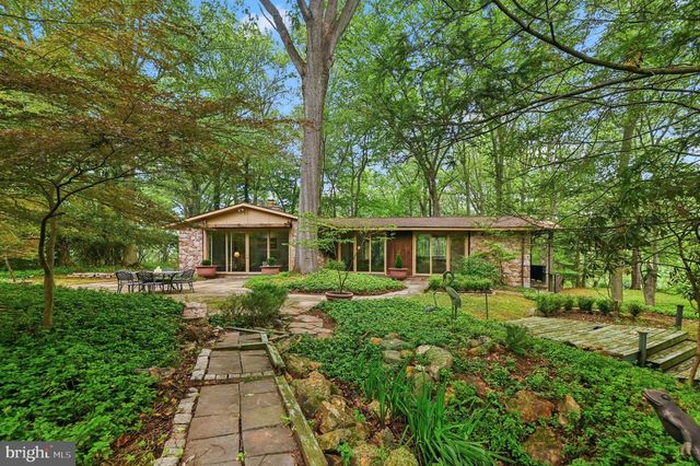 1657 LINDEN OAKS LN, Bethlehem, PA 18015