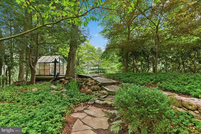 1657 LINDEN OAKS LN, Bethlehem, PA 18015