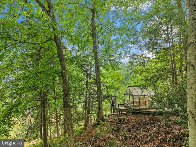 1657 LINDEN OAKS LN, Bethlehem, PA 18015