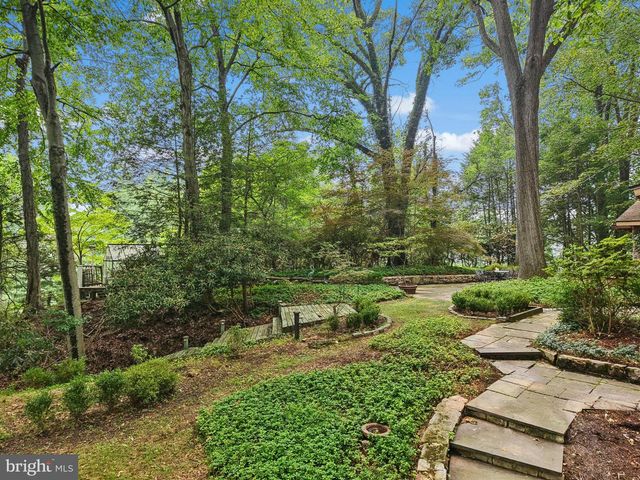 1657 LINDEN OAKS LN, Bethlehem, PA 18015