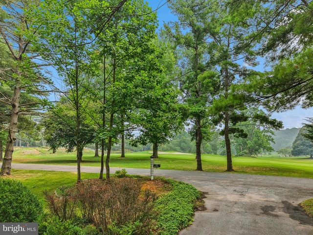 1657 LINDEN OAKS LN, Bethlehem, PA 18015