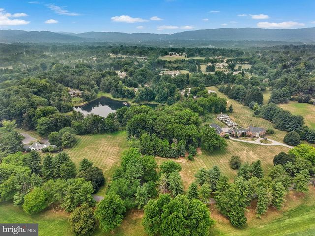 1657 LINDEN OAKS LN, Bethlehem, PA 18015