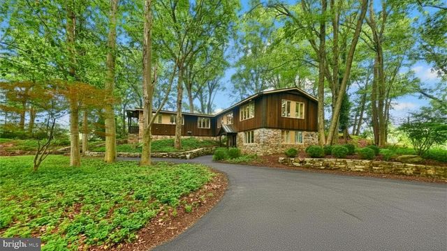1657 LINDEN OAKS LN, Bethlehem, PA 18015