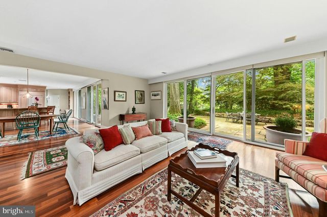 1657 LINDEN OAKS LN, Bethlehem, PA 18015