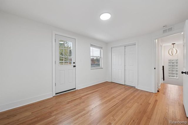 16891 Avon Avenue, Detroit, MI 48219