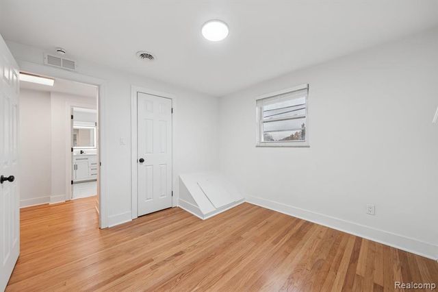 16891 Avon Avenue, Detroit, MI 48219