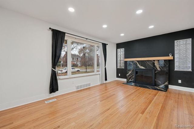 16891 Avon Avenue, Detroit, MI 48219