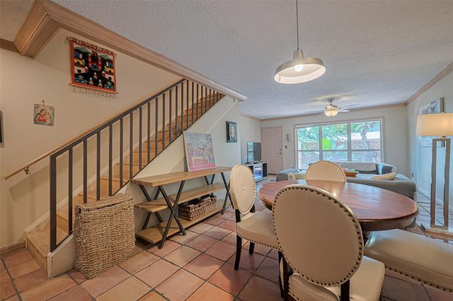 674 S Ripple Creek Drive 674, Houston, TX 77057