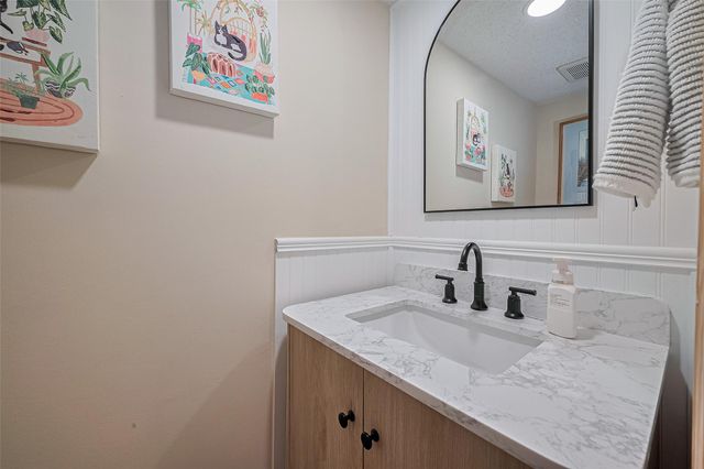 674 S Ripple Creek Drive 674, Houston, TX 77057