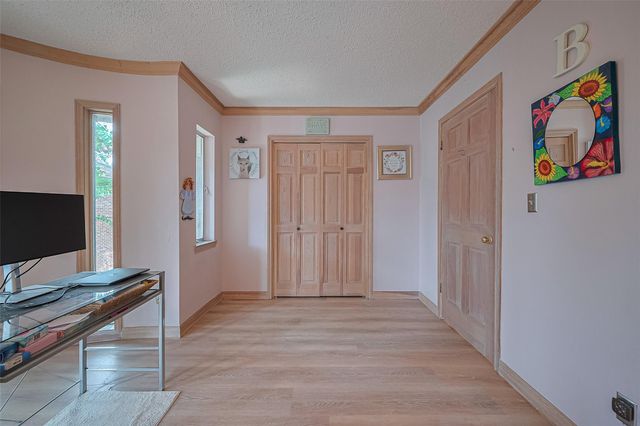 674 S Ripple Creek Drive 674, Houston, TX 77057