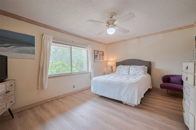 674 S Ripple Creek Drive 674, Houston, TX 77057