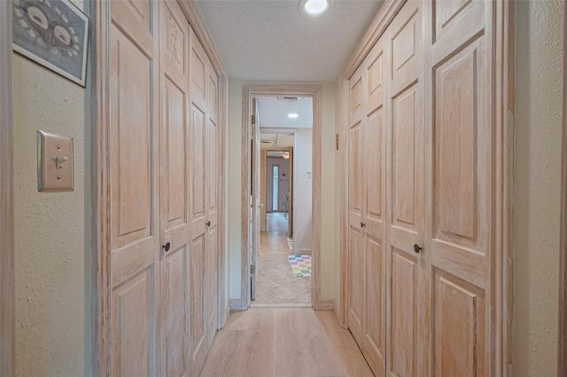 674 S Ripple Creek Drive 674, Houston, TX 77057