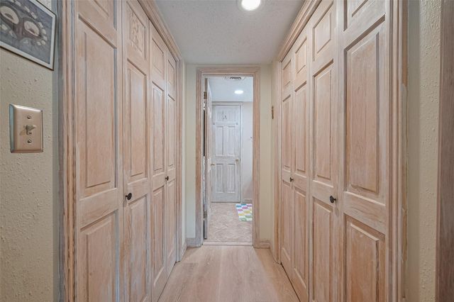 674 S Ripple Creek Drive 674, Houston, TX 77057