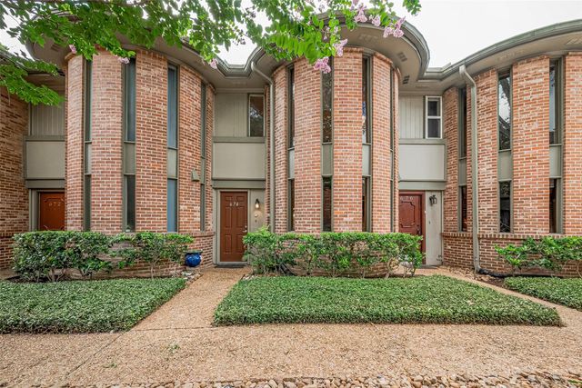 674 S Ripple Creek Drive 674, Houston, TX 77057