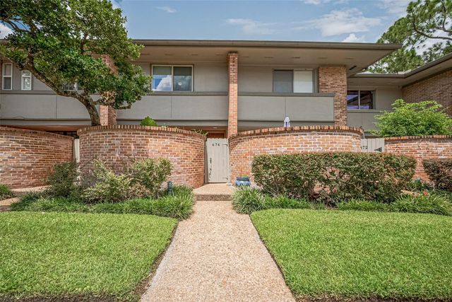 674 S Ripple Creek Drive 674, Houston, TX 77057