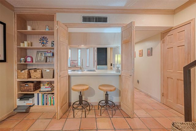 674 S Ripple Creek Drive 674, Houston, TX 77057