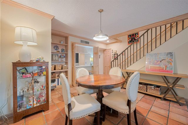 674 S Ripple Creek Drive 674, Houston, TX 77057