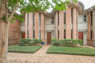 674 S Ripple Creek Drive 674, Houston, TX 77057