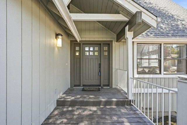 14051 Strawberry Cir, Penn Valley, CA 95946