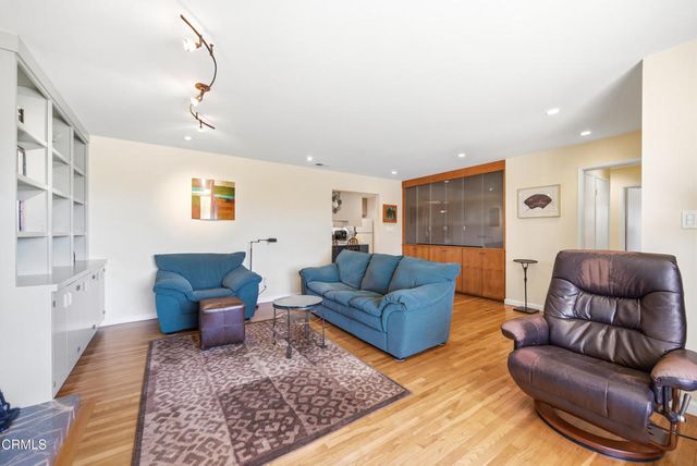 271 Calle Higuera, Camarillo, CA 93010