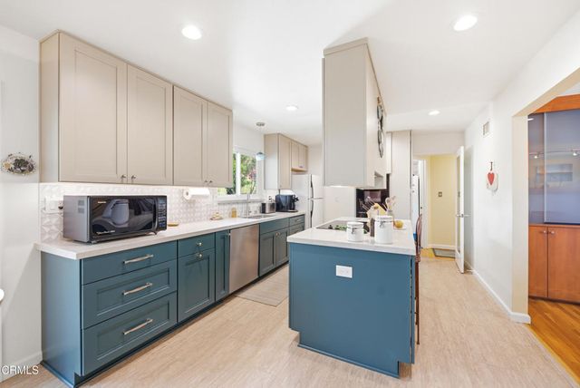 271 Calle Higuera, Camarillo, CA 93010