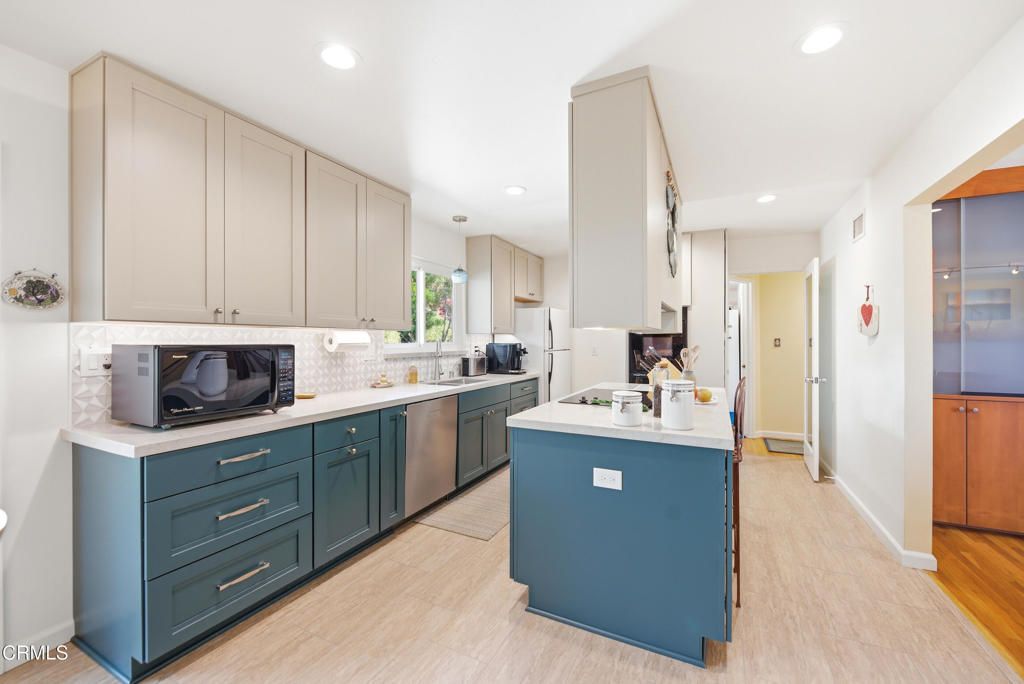 Image 6 of property listing at 271 Calle Higuera, Camarillo, CA 93010