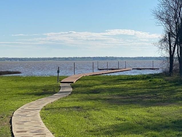 9285 W Shoreline Drive, Kemp, TX 75143