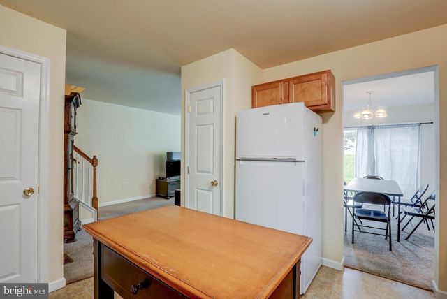 124 E BROAD ST, New Holland, PA 17557