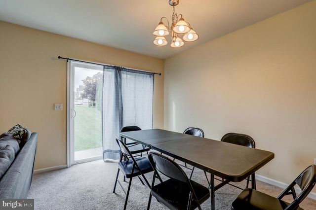 124 E BROAD ST, New Holland, PA 17557