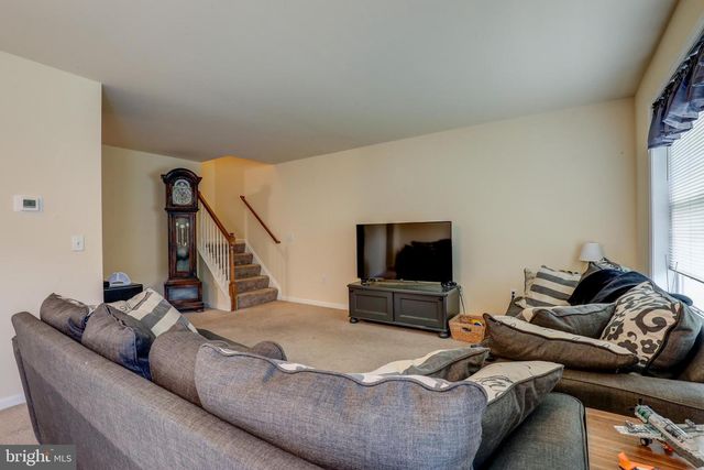 124 E BROAD ST, New Holland, PA 17557