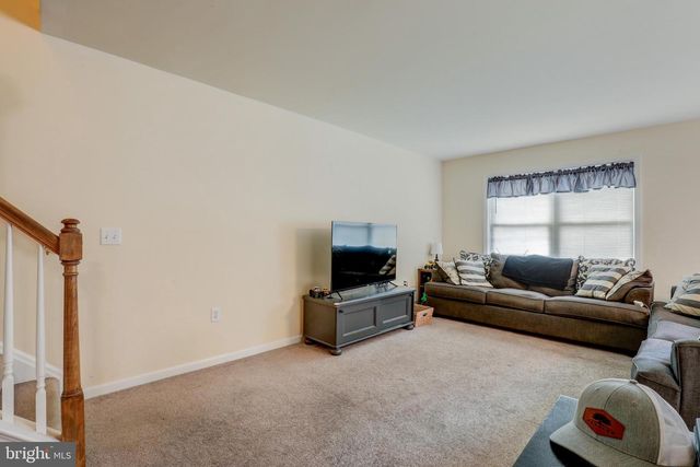124 E BROAD ST, New Holland, PA 17557