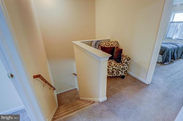 124 E BROAD ST, New Holland, PA 17557