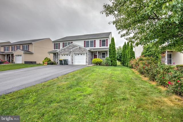 124 E BROAD ST, New Holland, PA 17557